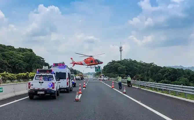 凤庆高速公路汽车救援案例