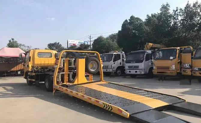 凤庆汽车中途维修案例